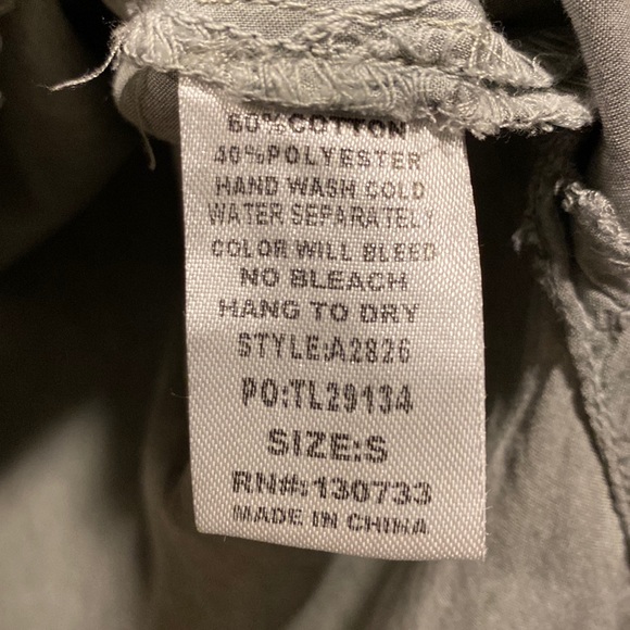 Umgee tunic style gray top frayed hem Long sleeve size Small - Picture 5 of 7